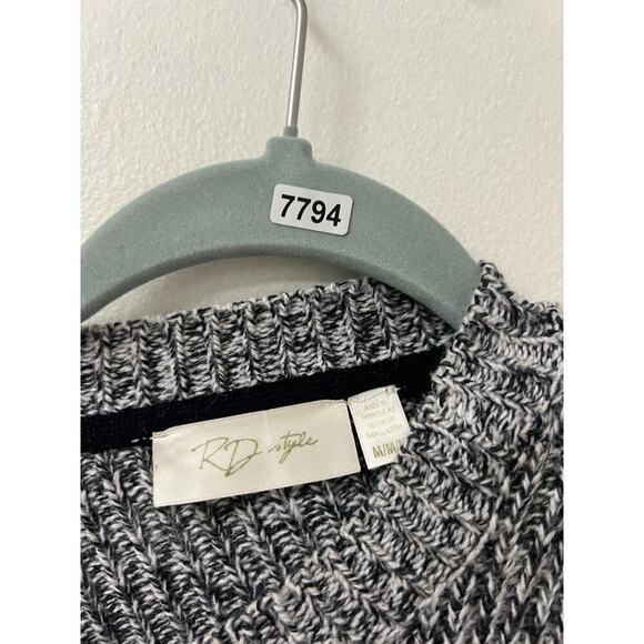 RD Style Grey and Black Sweater Sz M - Picture 3 of 3